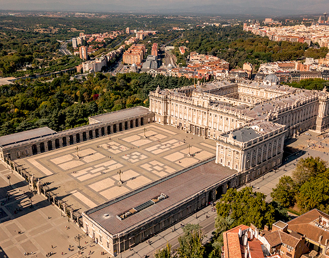 Vista aérea del Palacio Real de Madrid y la Plaza de la Armería