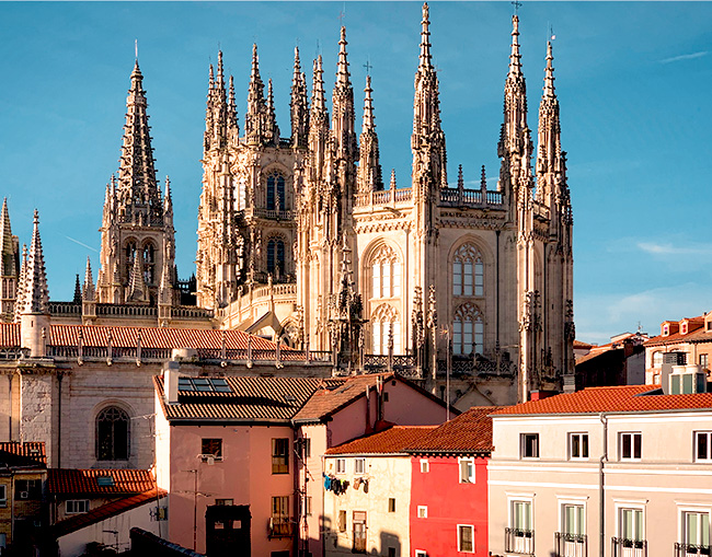 Catedral de Burgos sobre el casco histórico