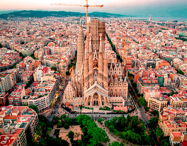 Sagrada Família y skyline de Barcelona